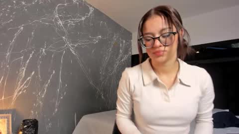 Zoe online show from 10/20/25, 01:11