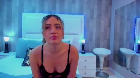 ZoeWilliis online show from 10/17/25, 02:19