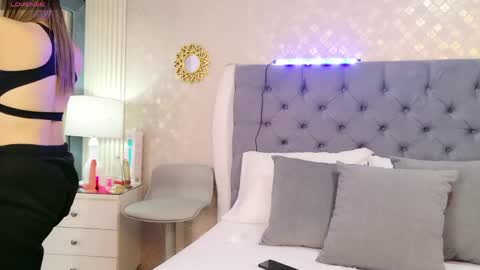 ZoeWilliis online show from 04/26/26, 11:30
