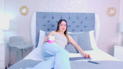 Snapshot of zoewilliis chatting on 06/22/26, 11:07 ZoeWilliis online show from 06/22/26, 11:07