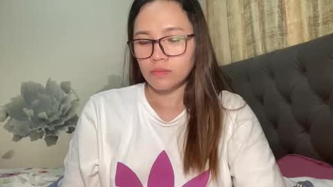 zoey_foryou online show from 04/30/26, 12:22