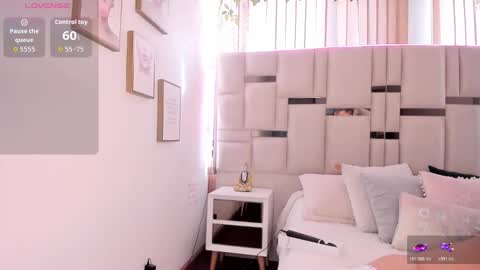 Snapshot of zoey_thommpson chatting on 11/06/25, 07:59 zoey thommpson online show from 11/06/25, 07:59