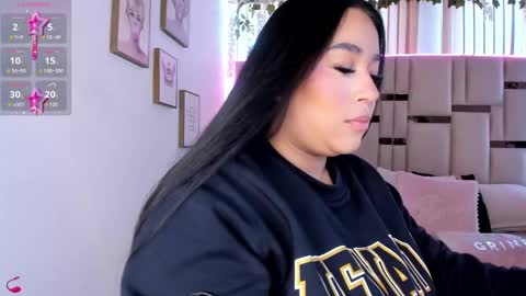 Snapshot of zoey_thommpson chatting on 11/23/25, 02:17 zoey thommpson online show from 11/23/25, 02:17