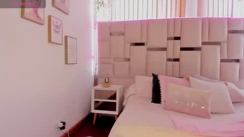 Snapshot of zoey_thommpson chatting on 11/30/25, 03:49 zoey thommpson online show from 11/30/25, 03:49