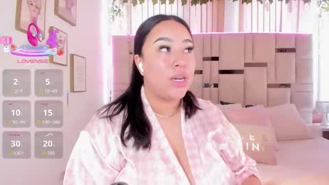 Snapshot of zoey_thommpson chatting on 12/01/25, 07:30 zoey thommpson online show from 12/01/25, 07:30