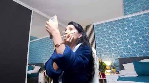 Zoey online show from 11/25/25, 07:47