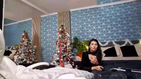 Zoey online show from 12/15/25, 06:45