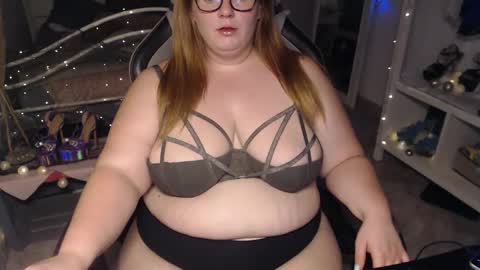 Snapshot of zoeyleyx chatting on 12/14/24, 02:01 zoeyleyx online show from 12/14/24, 02:01