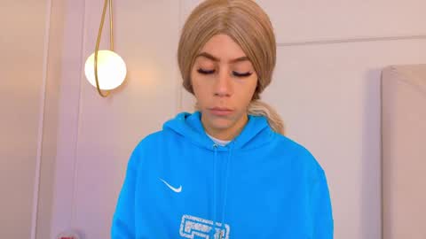 Zoey online show from 05/13/26, 11:29