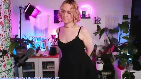 Zoey Ryan online show from 11/28/25, 04:42