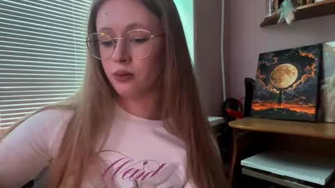 Snapshot of zofiahoetger chatting on 02/19/26, 08:10 Lisa online show from 02/19/26, 08:10