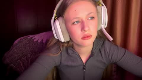 Snapshot of zofiahoetger chatting on 02/22/26, 08:24 Lisa online show from 02/22/26, 08:24