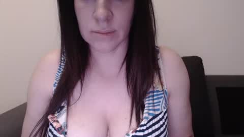 Snapshot of zoibee chatting on 11/14/25, 09:24 zoibee online show from 11/14/25, 09:24