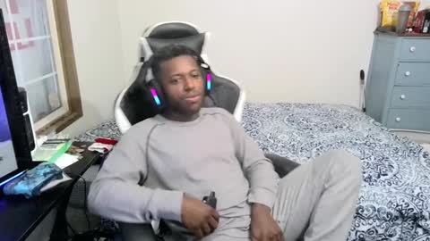 Snapshot of zoneingout chatting on 12/26/24, 09:26 zoneingout online show from 12/26/24, 09:26