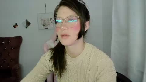 Snapshot of zooeybelair chatting on 07/12/26, 05:09 Alicie online show from 07/12/26, 05:09