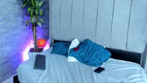 Snapshot of zorre_ chatting on 11/06/25, 12:28 Zoe And Frienda online show from 11/06/25, 12:28