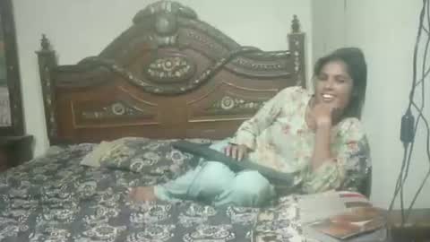 Snapshot of zoyakhan803 chatting on 09/10/25, 11:49 zoyakhan803 online show from 09/10/25, 11:49