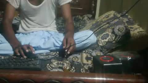 Snapshot of zoyakhan803 chatting on 09/20/25, 01:17 zoyakhan803 online show from 09/20/25, 01:17