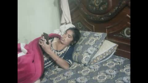 Snapshot of zoyakhan803 chatting on 11/01/25, 09:28 zoyakhan803 online show from 11/01/25, 09:28