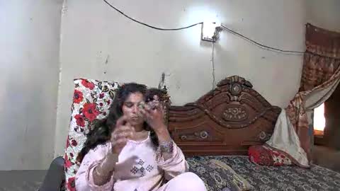Snapshot of zoyakhan803 chatting on 05/08/26, 05:46 zoyakhan803 online show from 05/08/26, 05:46