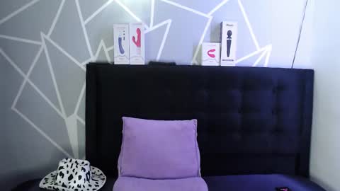 Snapshot of zpzphot chatting on 09/20/25, 10:33 zpzphot online show from 09/20/25, 10:33