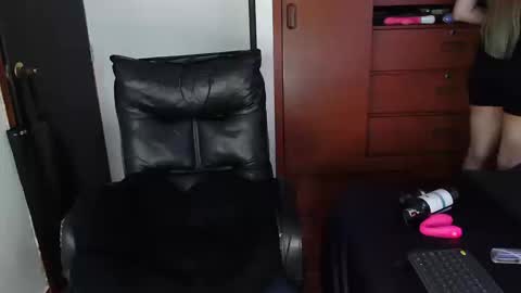 Snapshot of zpzphot chatting on 09/23/25, 12:24 zpzphot online show from 09/23/25, 12:24