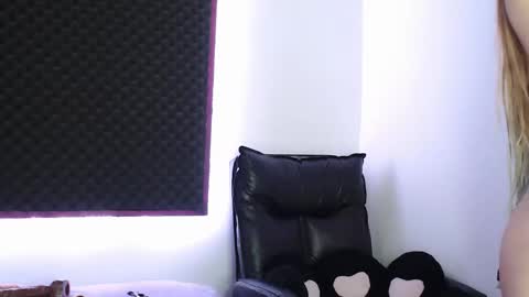 Snapshot of zpzphot chatting on 10/25/25, 01:40 zpzphot online show from 10/25/25, 01:40