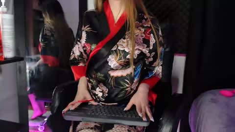 Snapshot of zpzphot chatting on 11/20/25, 07:02 zpzphot online show from 11/20/25, 07:02