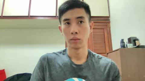 Snapshot of zseszsesz chatting on 12/05/24, 03:28 Z online show from 12/05/24, 03:28