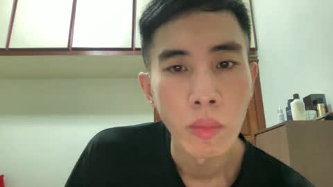 Snapshot of zseszsesz chatting on 12/25/24, 03:17 Z online show from 12/25/24, 03:17