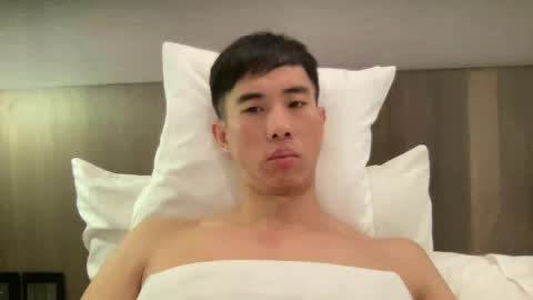 Snapshot of zseszsesz chatting on 01/08/25, 03:17 Z online show from 01/08/25, 03:17