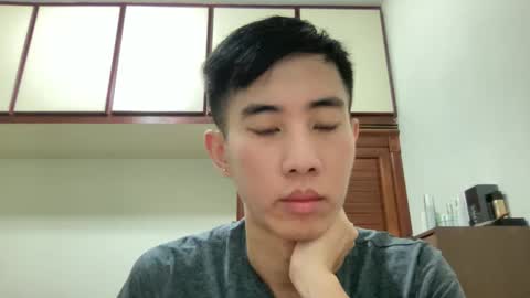 Snapshot of zseszsesz chatting on 03/08/25, 03:28 Z online show from 03/08/25, 03:28