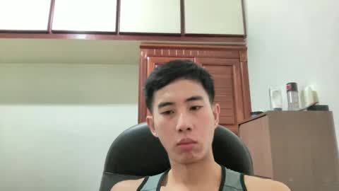 Snapshot of zseszsesz chatting on 09/23/25, 04:32 Z online show from 09/23/25, 04:32