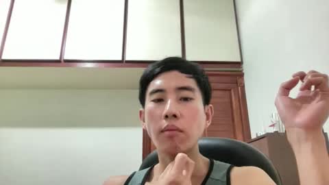 Snapshot of zseszsesz chatting on 10/19/25, 09:43 Z online show from 10/19/25, 09:43