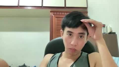 Snapshot of zseszsesz chatting on 10/21/25, 03:57 Z online show from 10/21/25, 03:57