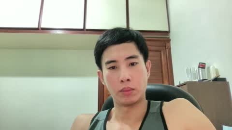 Snapshot of zseszsesz chatting on 10/22/25, 04:29 Z online show from 10/22/25, 04:29