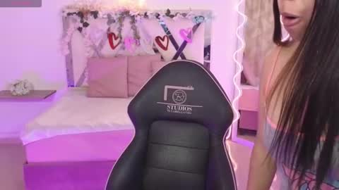 Snapshot of zury_tay chatting on 09/21/25, 11:45 ZURY online show from 09/21/25, 11:45