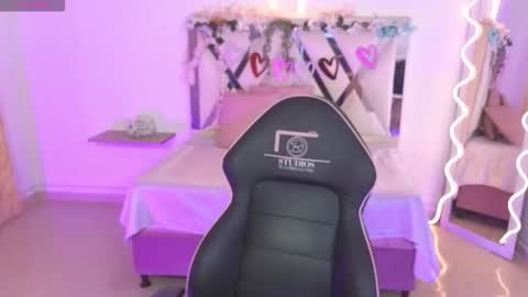 Snapshot of zury_tay chatting on 09/25/25, 11:36 ZURY online show from 09/25/25, 11:36