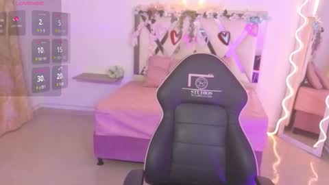 Snapshot of zury_tay chatting on 09/26/25, 11:36 ZURY online show from 09/26/25, 11:36