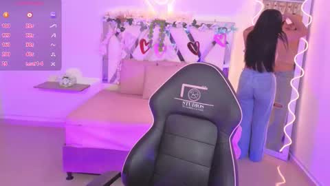 Snapshot of zury_tay chatting on 09/30/25, 11:48 ZURY online show from 09/30/25, 11:48