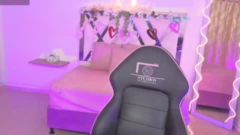 Snapshot of zury_tay chatting on 10/02/25, 11:39 ZURY online show from 10/02/25, 11:39