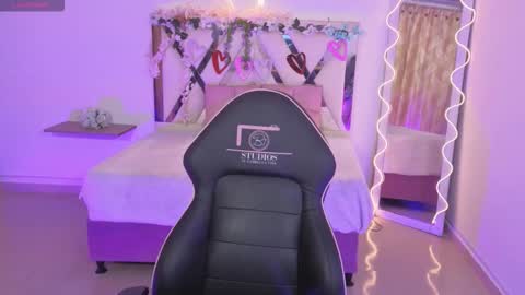 Snapshot of zury_tay chatting on 10/16/25, 11:33 ZURY online show from 10/16/25, 11:33