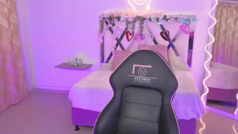 Snapshot of zury_tay chatting on 10/17/25, 11:35 ZURY online show from 10/17/25, 11:35