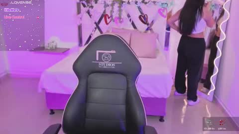 Snapshot of zury_tay chatting on 10/23/25, 11:31 ZURY online show from 10/23/25, 11:31