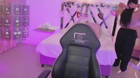 Snapshot of zury_tay chatting on 10/27/25, 11:36 ZURY online show from 10/27/25, 11:36