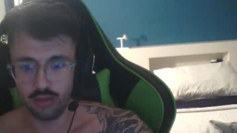 Snapshot of zusta10 chatting on 11/17/25, 09:20 zusta10 online show from 11/17/25, 09:20