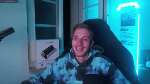 Zuzmoe online show from 12/03/25, 09:46