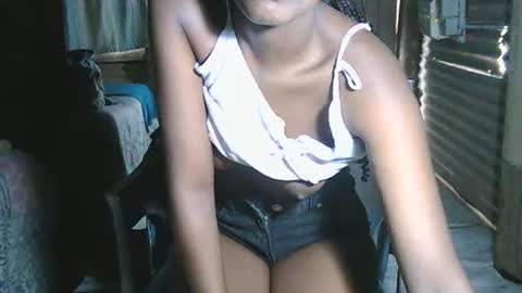 Snapshot of zuzu_angel chatting on 09/17/25, 12:29 pam online show from 09/17/25, 12:29