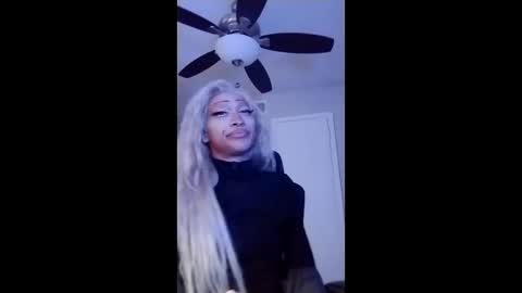 Snapshot of zya_zoo chatting on 12/20/25, 12:51 ZYA online show from 12/20/25, 12:51