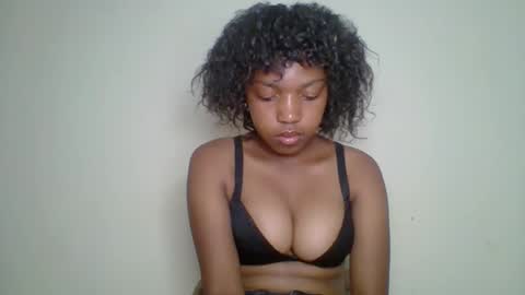 zyraelle_01 online show from 05/02/26, 06:24